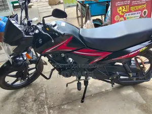 সুজুকি হায়াতে ২০২৫ কালো