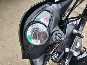 সুজুকি হায়াতে ২০২৫ কালো