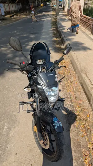 সুজুকি জিক্সার মনোটোন ২০২৩ কালো