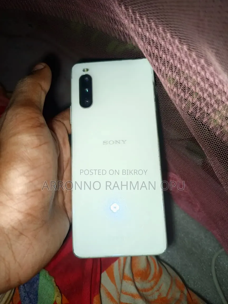 সনি এক্সপেরিয়া ১০ ৩ ১২৮ জিবি সাদা