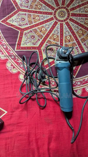Bosch GWS 700 Professional Angle Grinder (Unused) + 15-20 Cutting Disc