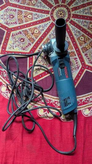 Bosch GWS 700 Professional Angle Grinder (Unused) + 15-20 Cutting Disc