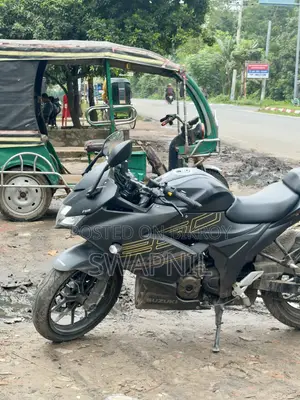 সুজুকি জিক্সার এসএফ ২৫০ ২০২৪ কালো