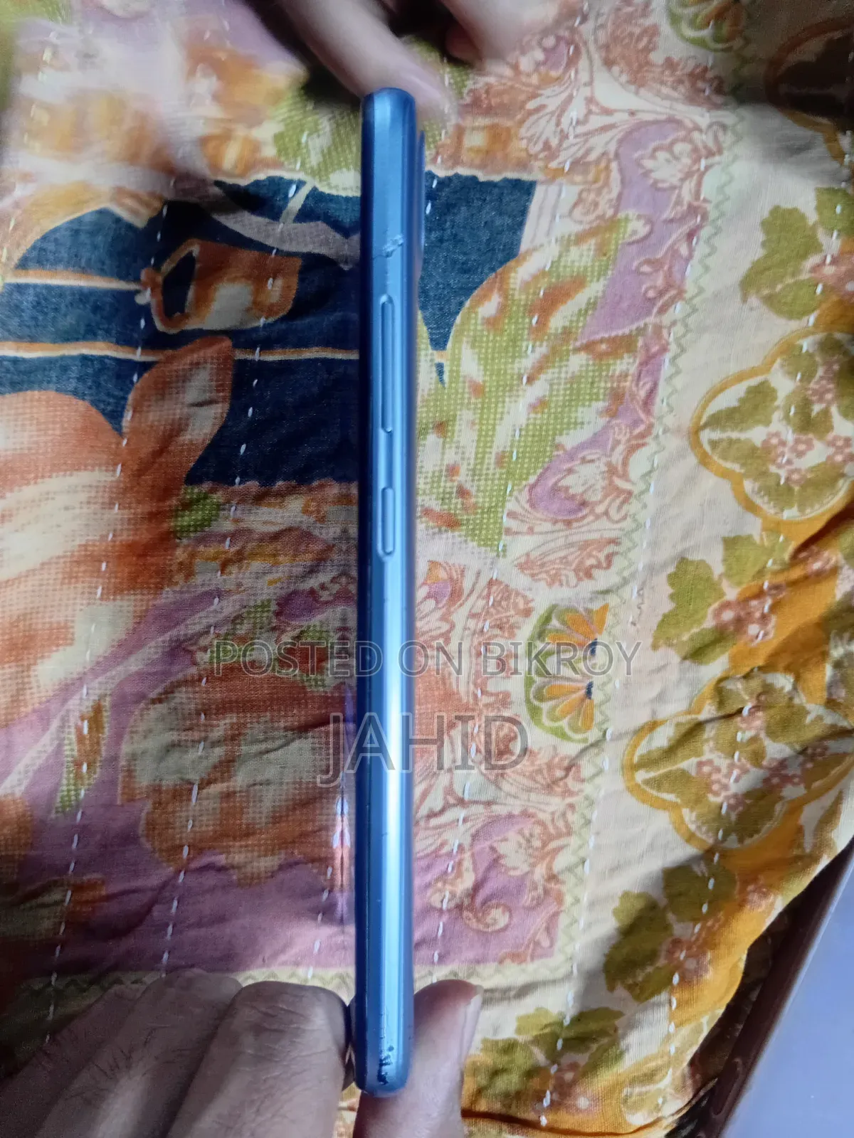 Realme 4 GB Silver