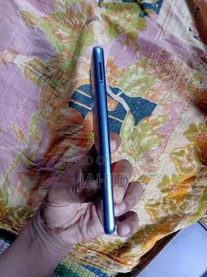 Realme 4 GB Silver