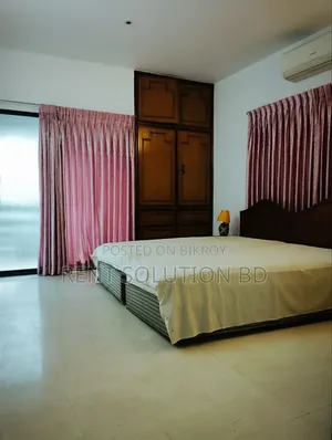 গুলশানে ২৬০০ বর্গফুটের সেমি-ফার্নিশড অফিস
