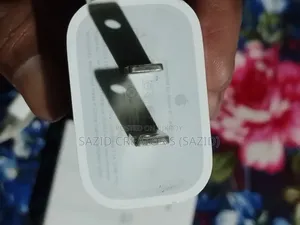 Apple 20W USB-C Power Adapter + Apple USB-C to Lightning Cable (1m)