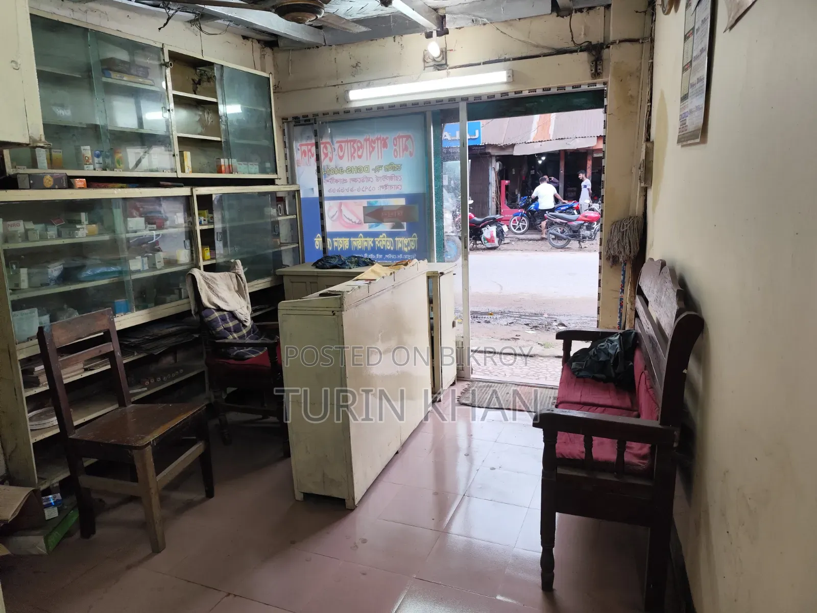 Two-room shop for rent
