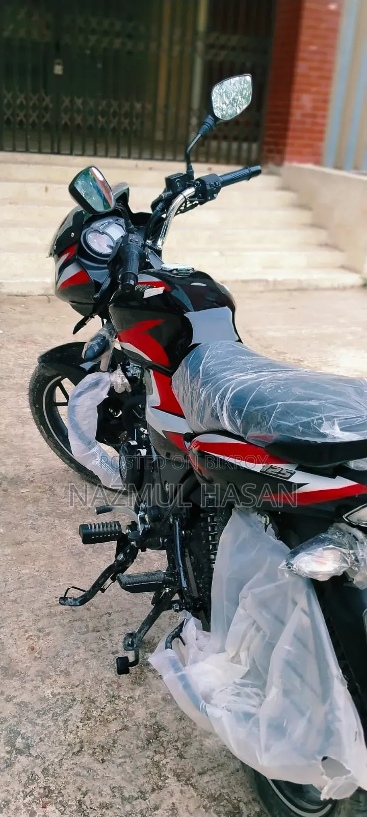 বাজাজ ডিসকভার ১২৫ ২০২৬ ব্ল্যাক