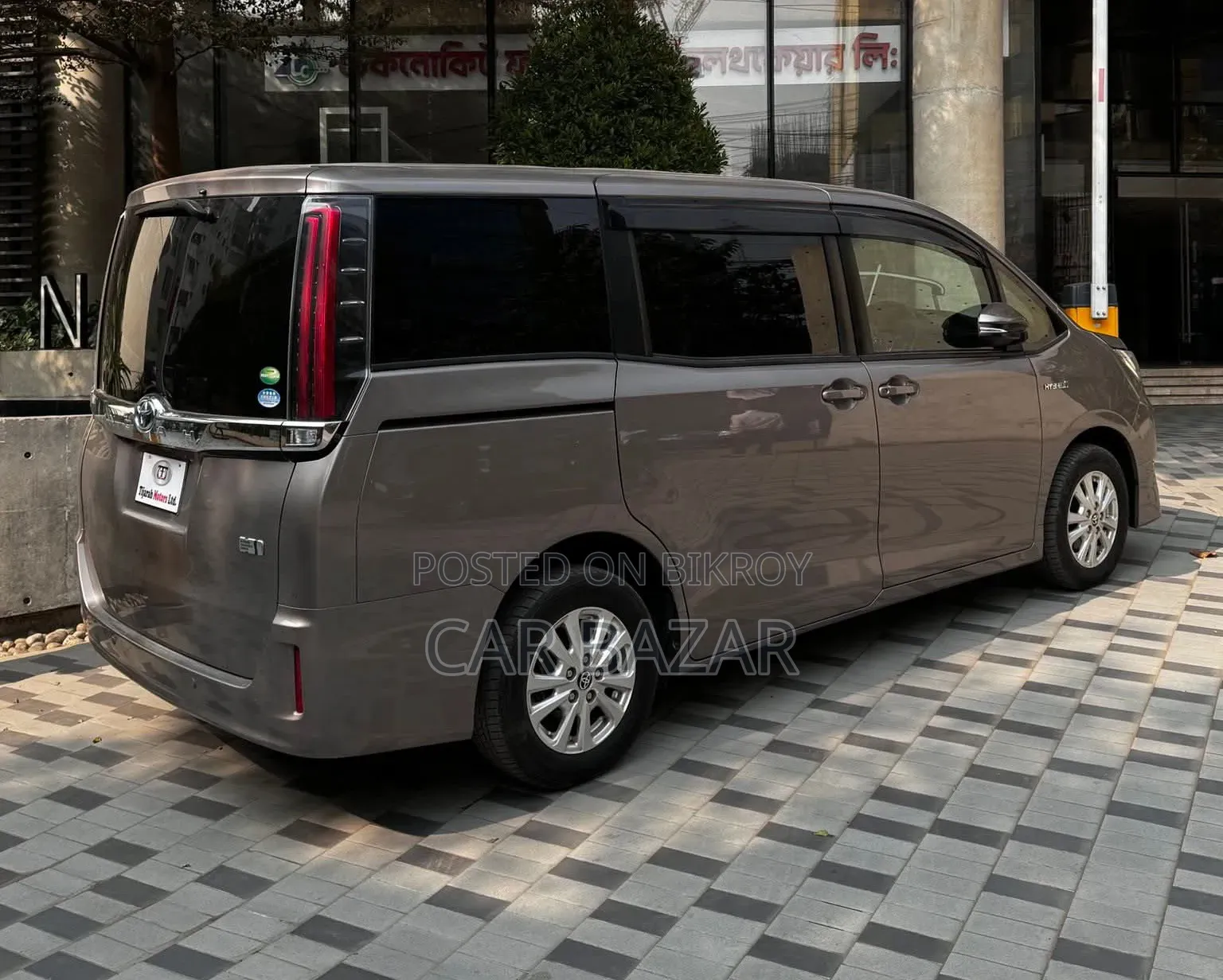 Toyota Noah 1.8 Front Wheel Drive Hybrid (7 seater) 2020 Brown