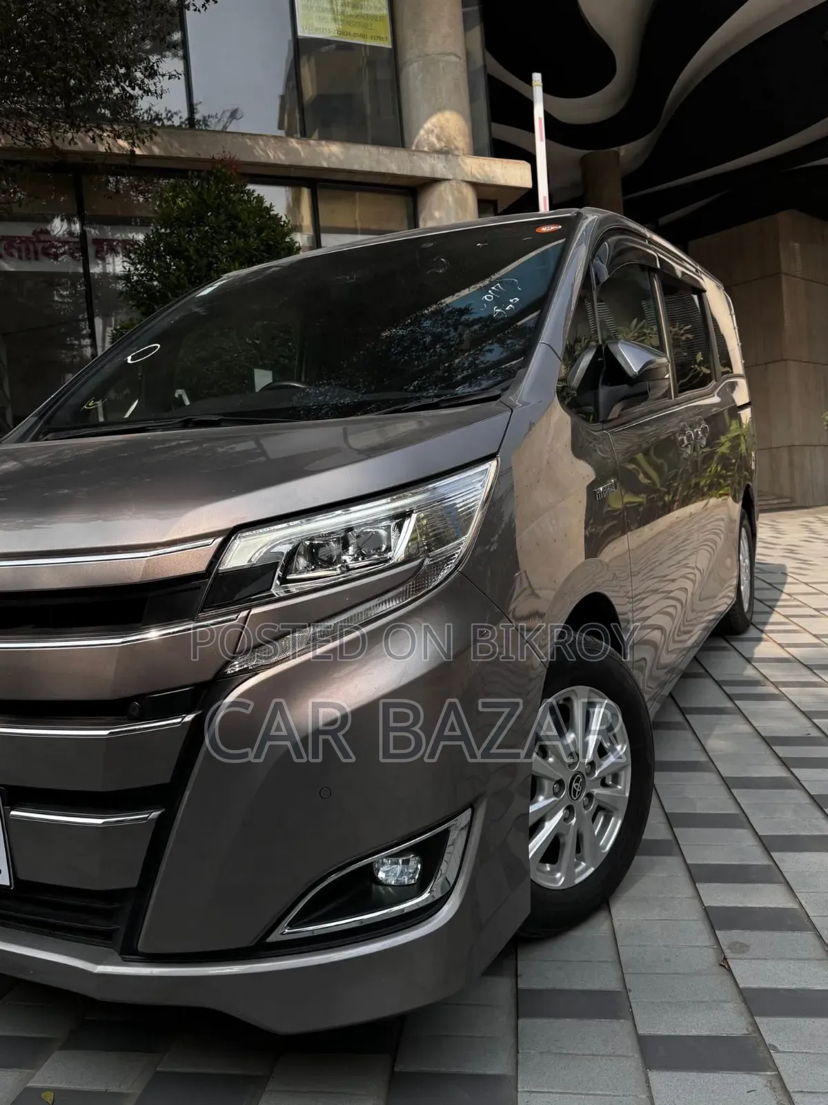 Toyota Noah 1.8 Front Wheel Drive Hybrid (7 seater) 2020 Brown