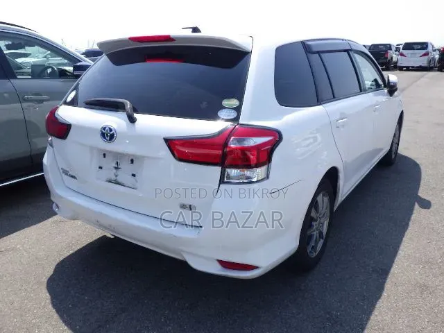Toyota Corolla Fielder 1.5 Hybrid FWD 2021 White