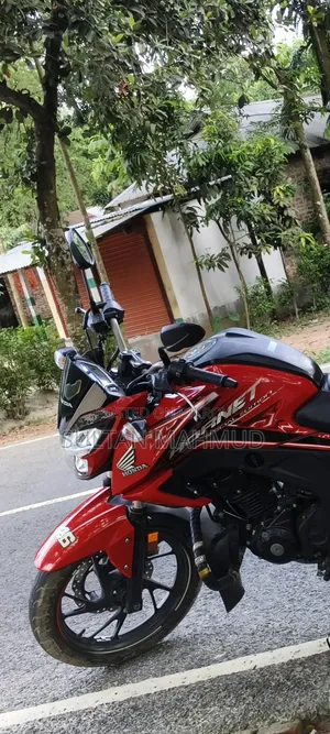 হোন্ডা হর্নেট ২০২১ লাল
