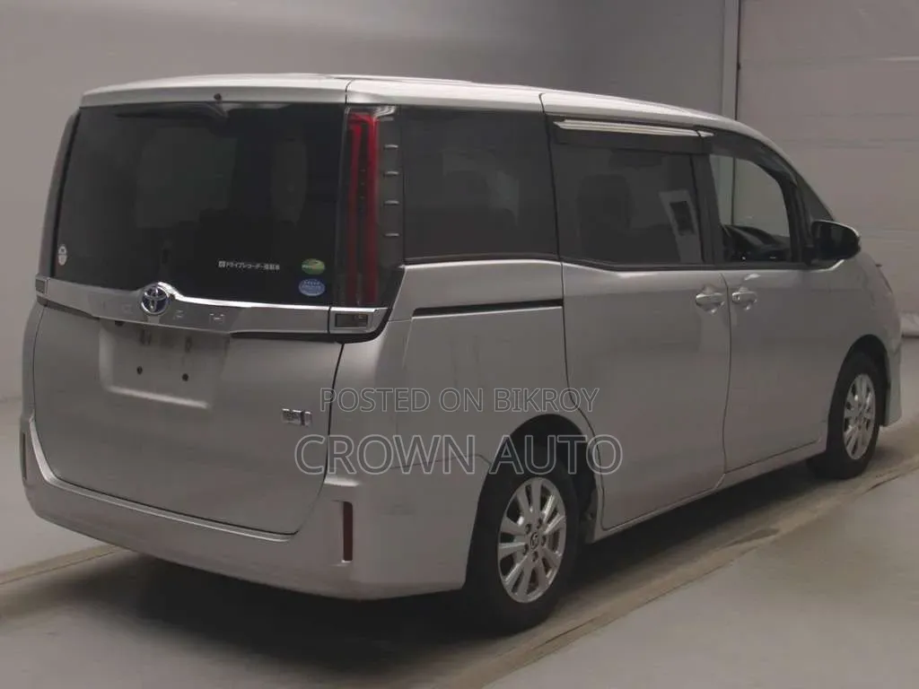 Toyota Noah 1.8 Front-Wheel Drive Hybrid (7-Seater) 2021 Silver