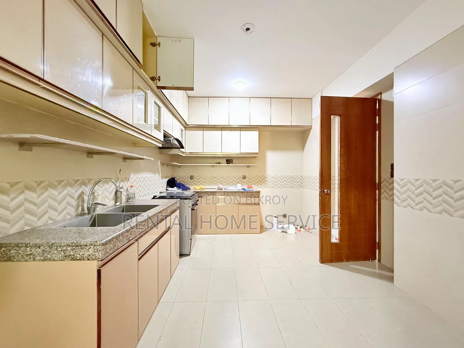 4-Bedroom Apartment in Semi-Furnished for Rent