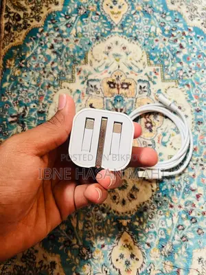 অরিজিনাল অ্যাপল ২০ ওয়াট অ্যাডাপ্টার উইথ লাইটনিং