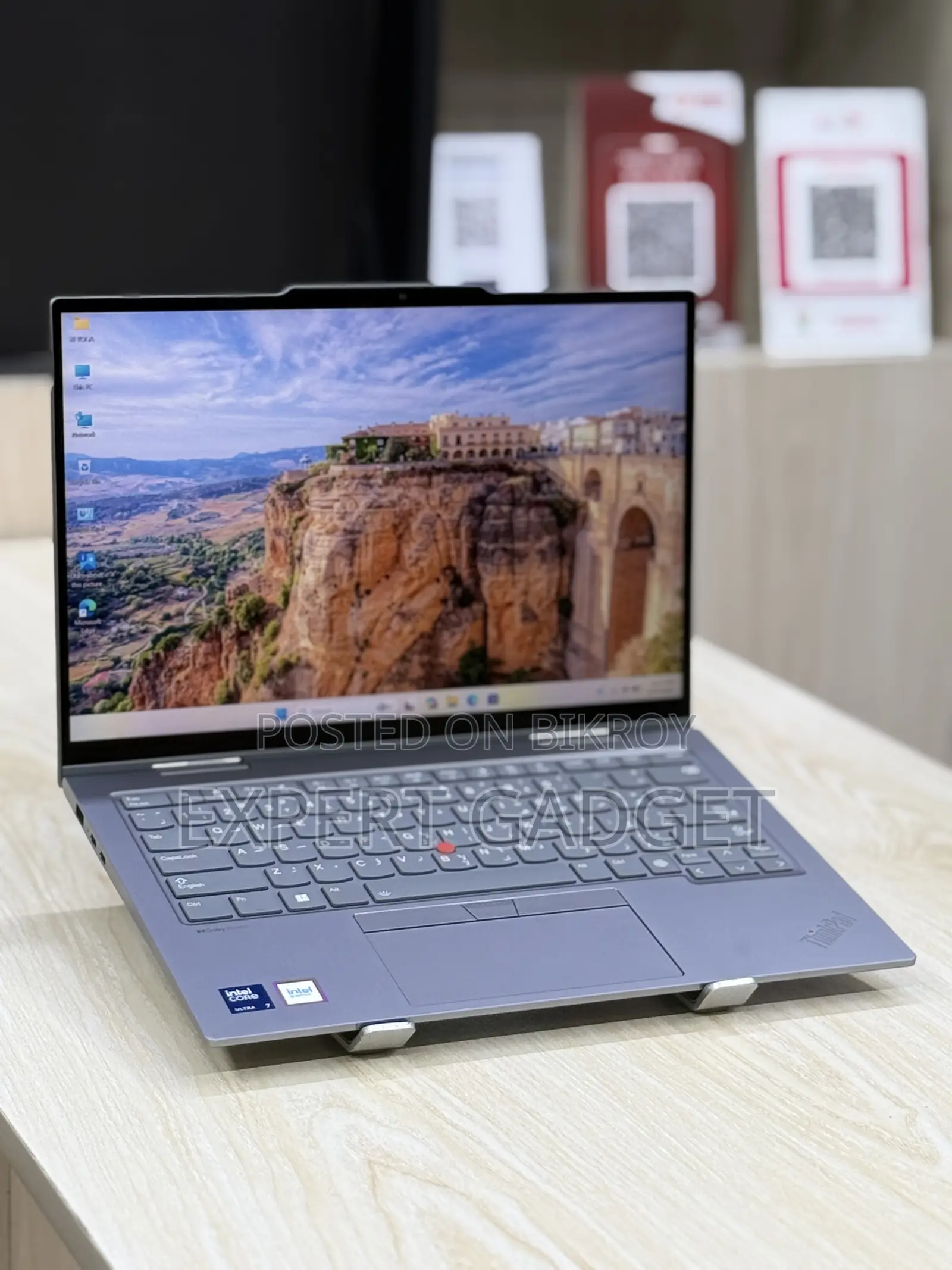 Laptop Lenovo ThinkPad X1 Yoga 16GB Intel Core Ultra 7 SSD 512GB