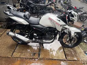 টিভিএস অ্যাপাচি আরটিআর ১৬০ ২ভি ২০১৭ হোয়াইট