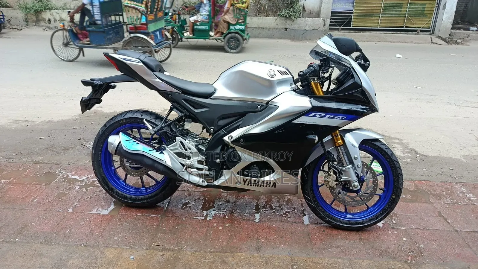 Yamaha R1 2023 Silver