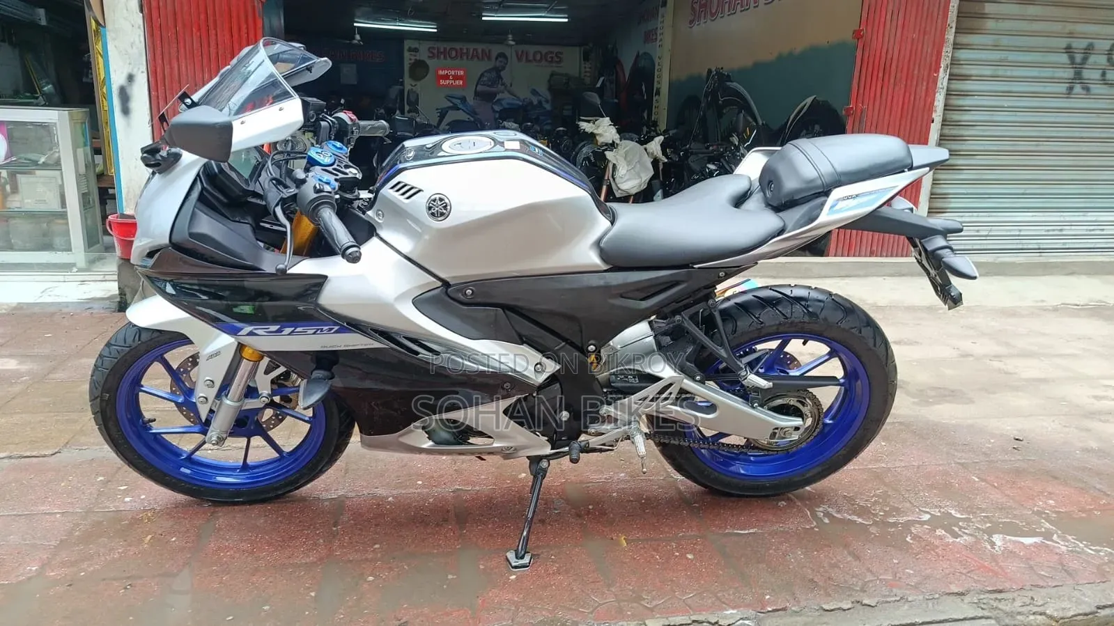 Yamaha R1 2023 Silver