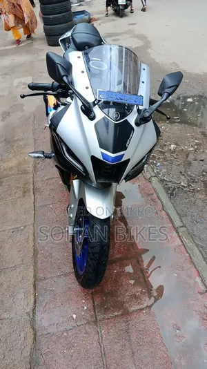 Yamaha R1 2023 Silver