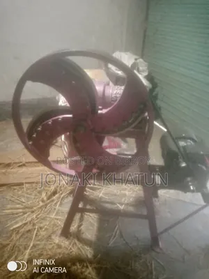 Cow straw cutting machine