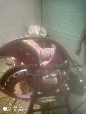 Cow straw cutting machine