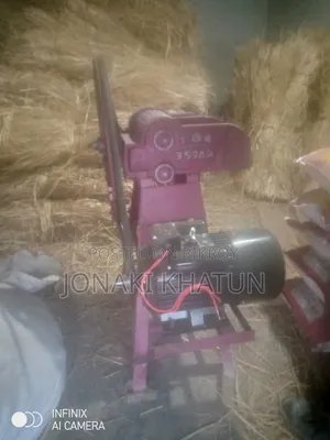 Cow straw cutting machine