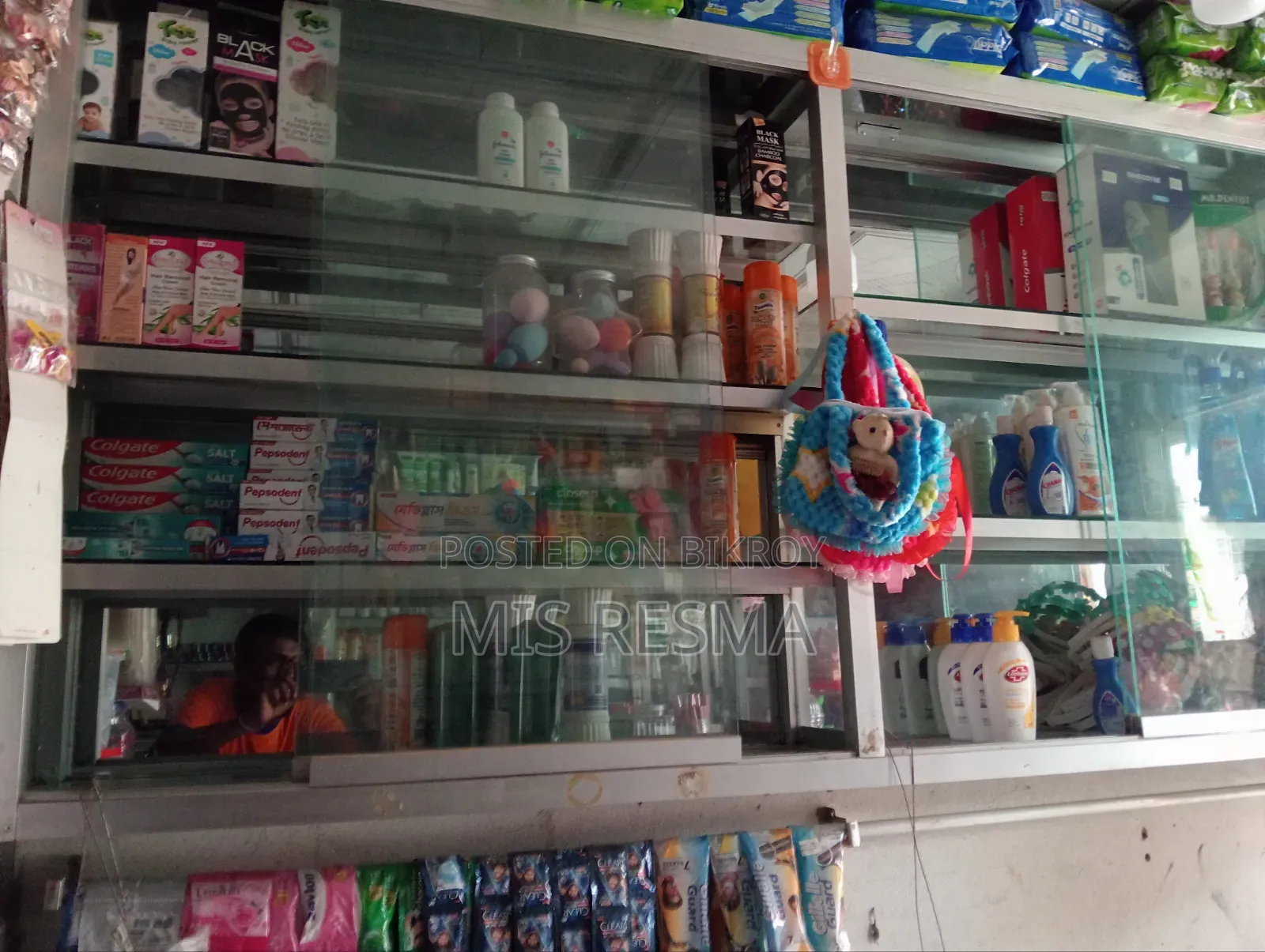 Cosmetic shop decoration for sale (aluminum + glass)