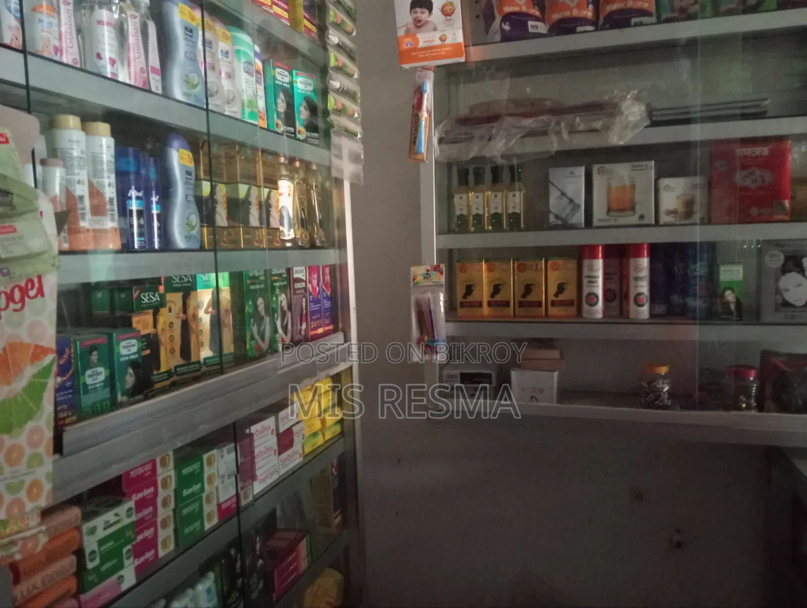 Cosmetic shop decoration for sale (aluminum + glass)