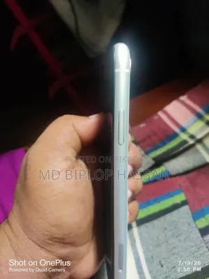 অ্যাপল আইফোন এক্সআর ৬৪ জিবি হোয়াইট