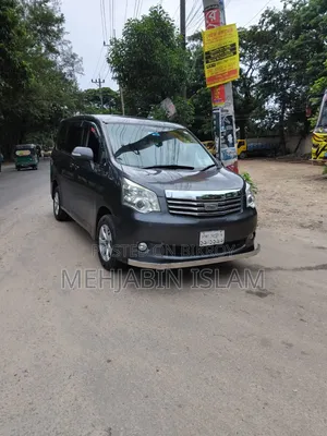 Toyota Noah 2011 Gray