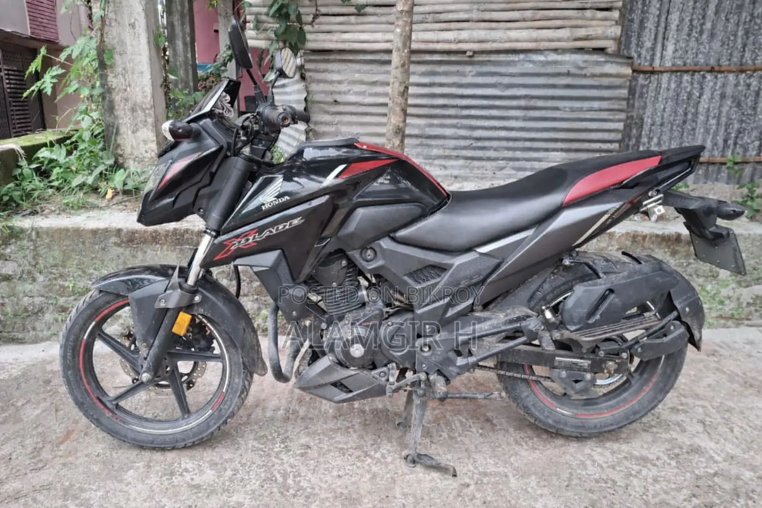 হোন্ডা এক্স-ব্লেড ১৬০ ২০২১ কালো