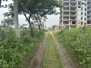 ব্লক-এন, ৩ কাঠা, ৩৬০০ সিরিয়াল, জরুরি বিক্রয় বসুন্ধরা আর/এ
