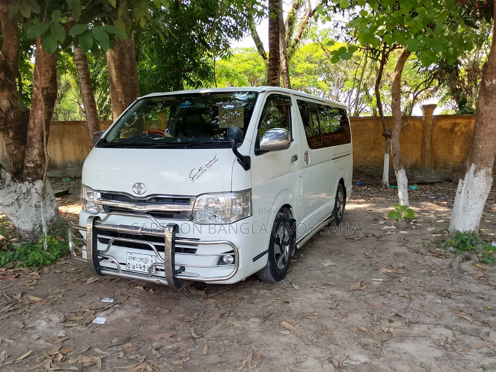 Toyota HiAce 2012 White