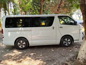 Toyota HiAce 2012 White