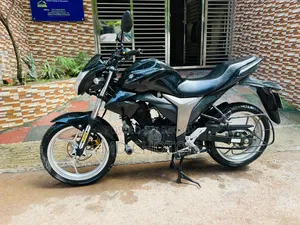 সুজুকি জিক্সার মনোটোন ২০২৩ কালো