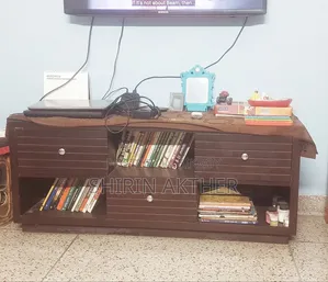 টিভি ট্রলি এবং বুকশেলফ