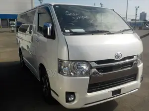 Toyota HiAce 2021 White