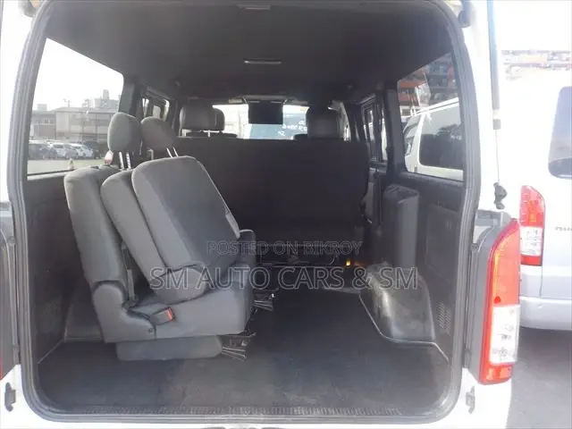Toyota HiAce 2021 White