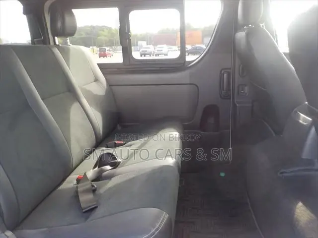 Toyota HiAce 2021 White