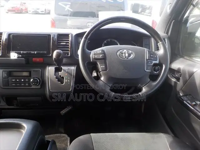 Toyota HiAce 2021 White