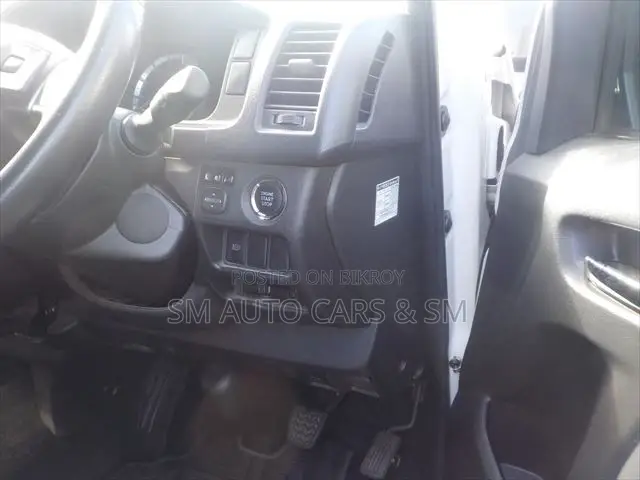 Toyota HiAce 2021 White