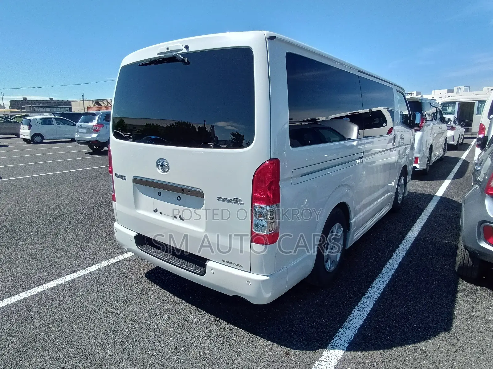 Toyota HiAce 2022 White
