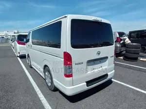 Toyota HiAce 2022 White