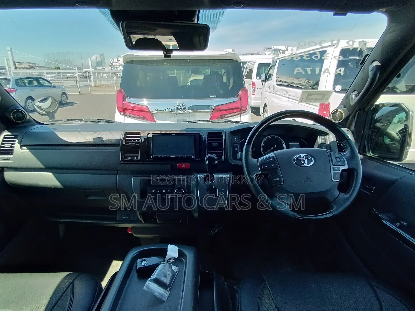 Toyota HiAce 2022 White