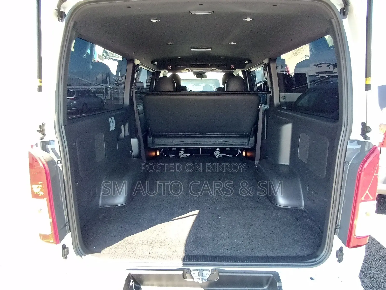 Toyota HiAce 2022 White