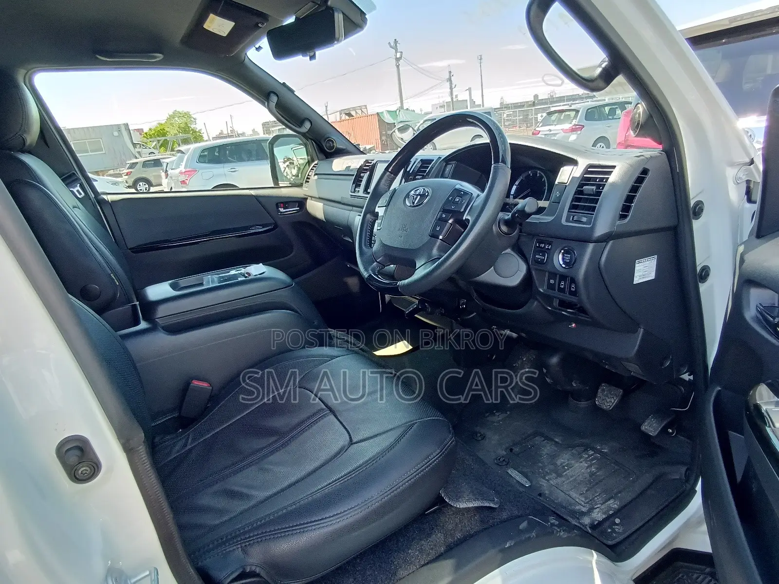 Toyota HiAce 2022 White