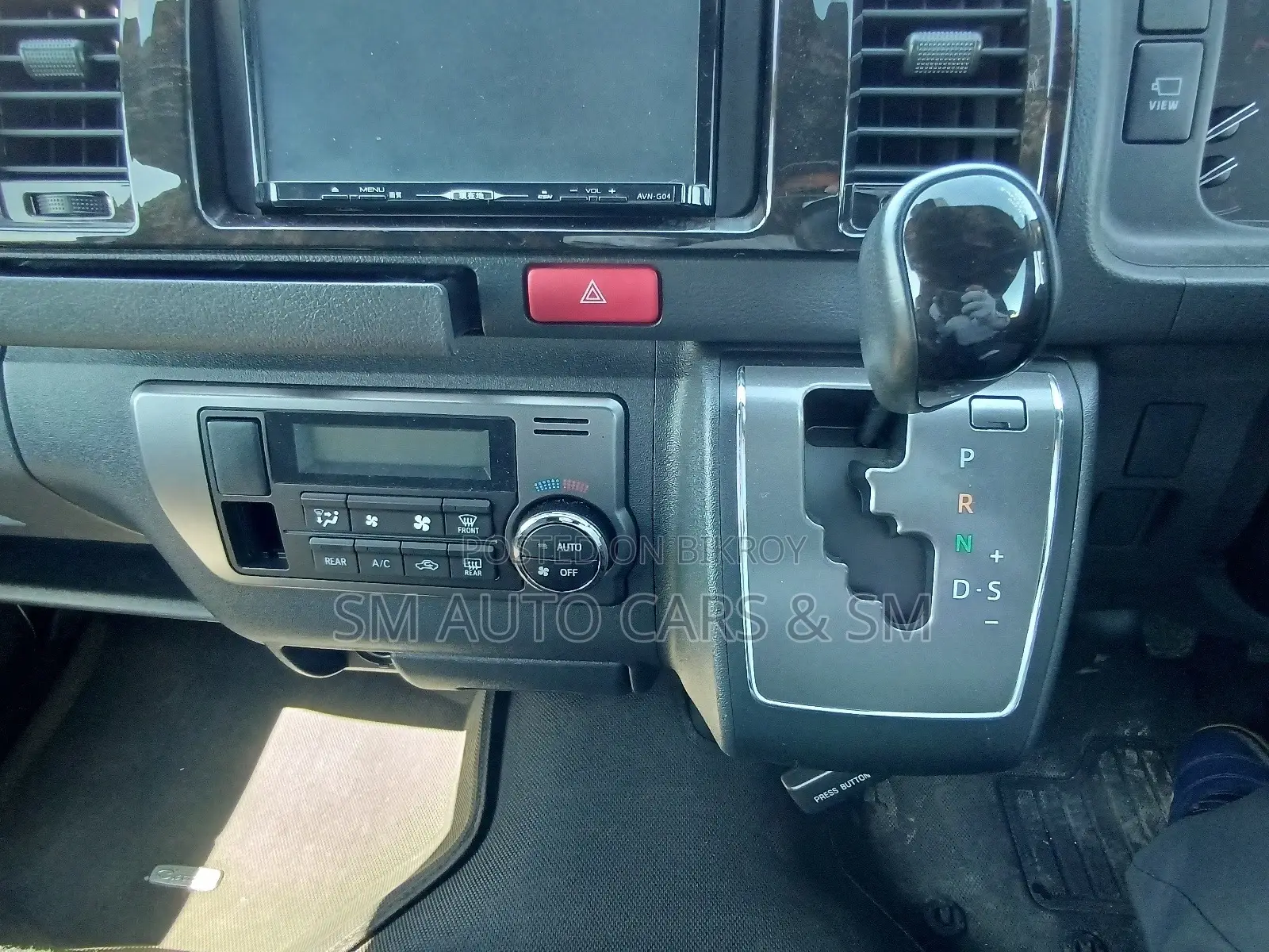 Toyota HiAce 2022 White