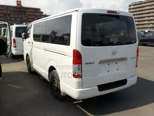 Toyota HiAce 2022 White